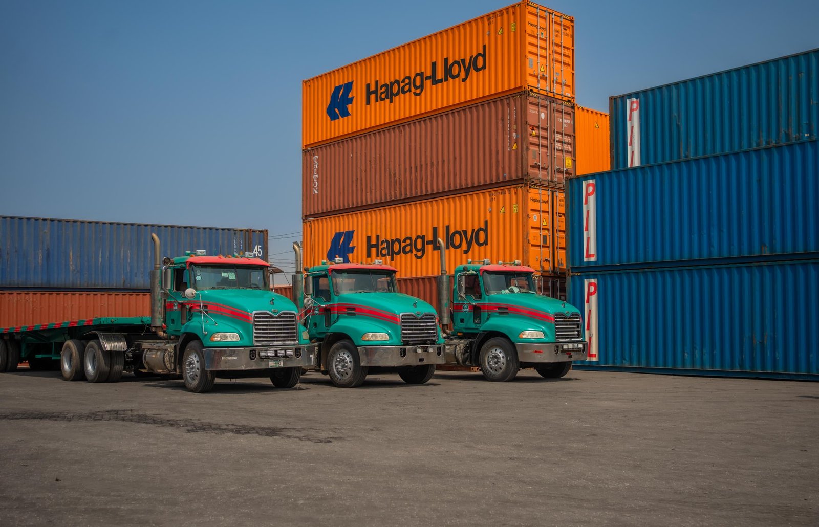 Hezegovin trucks in front of Hapag-Lloyd containers at the holding bay